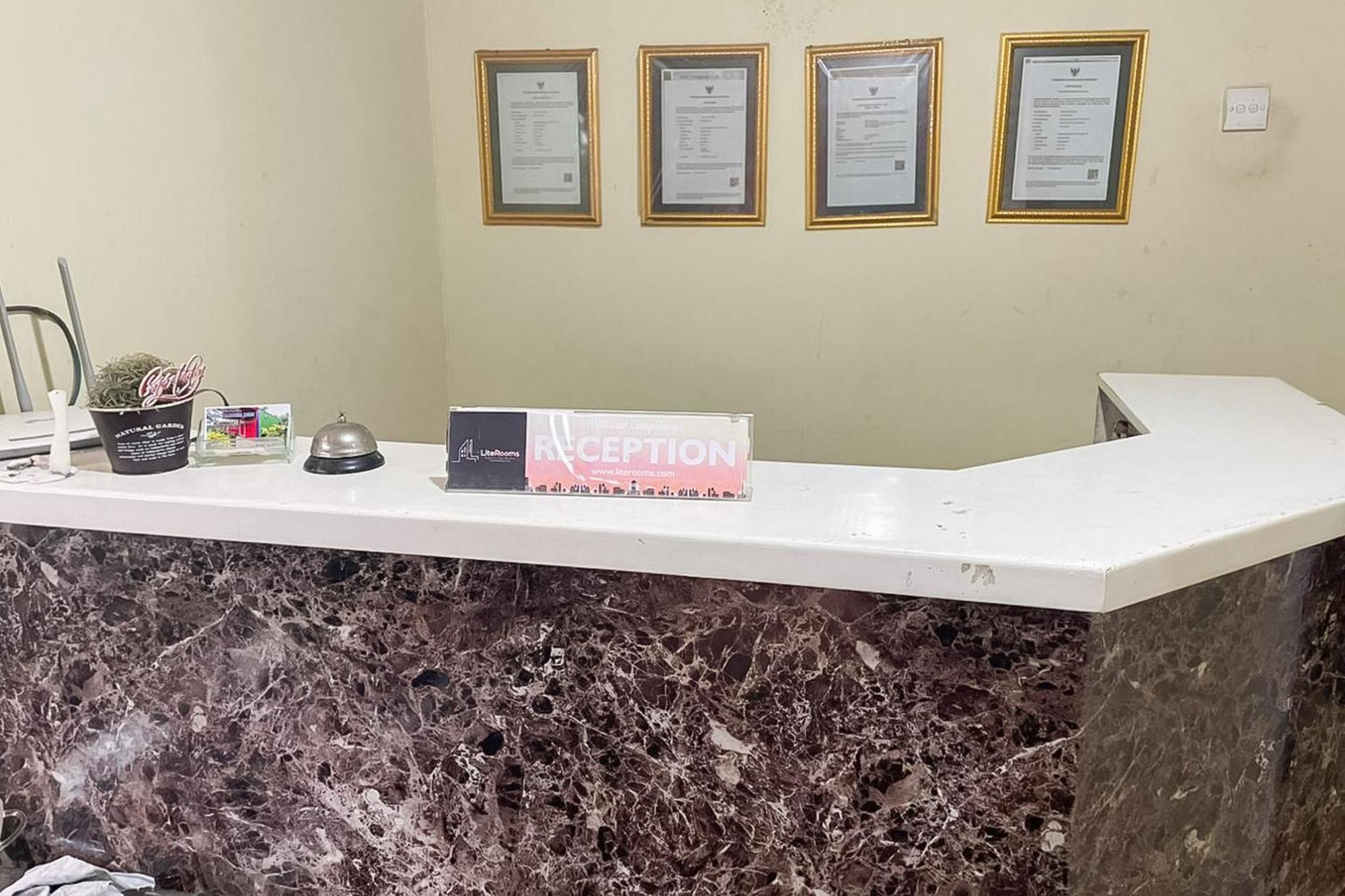 Hotel Container Inn Mitra Reddoorz Gadok Dış mekan fotoğraf