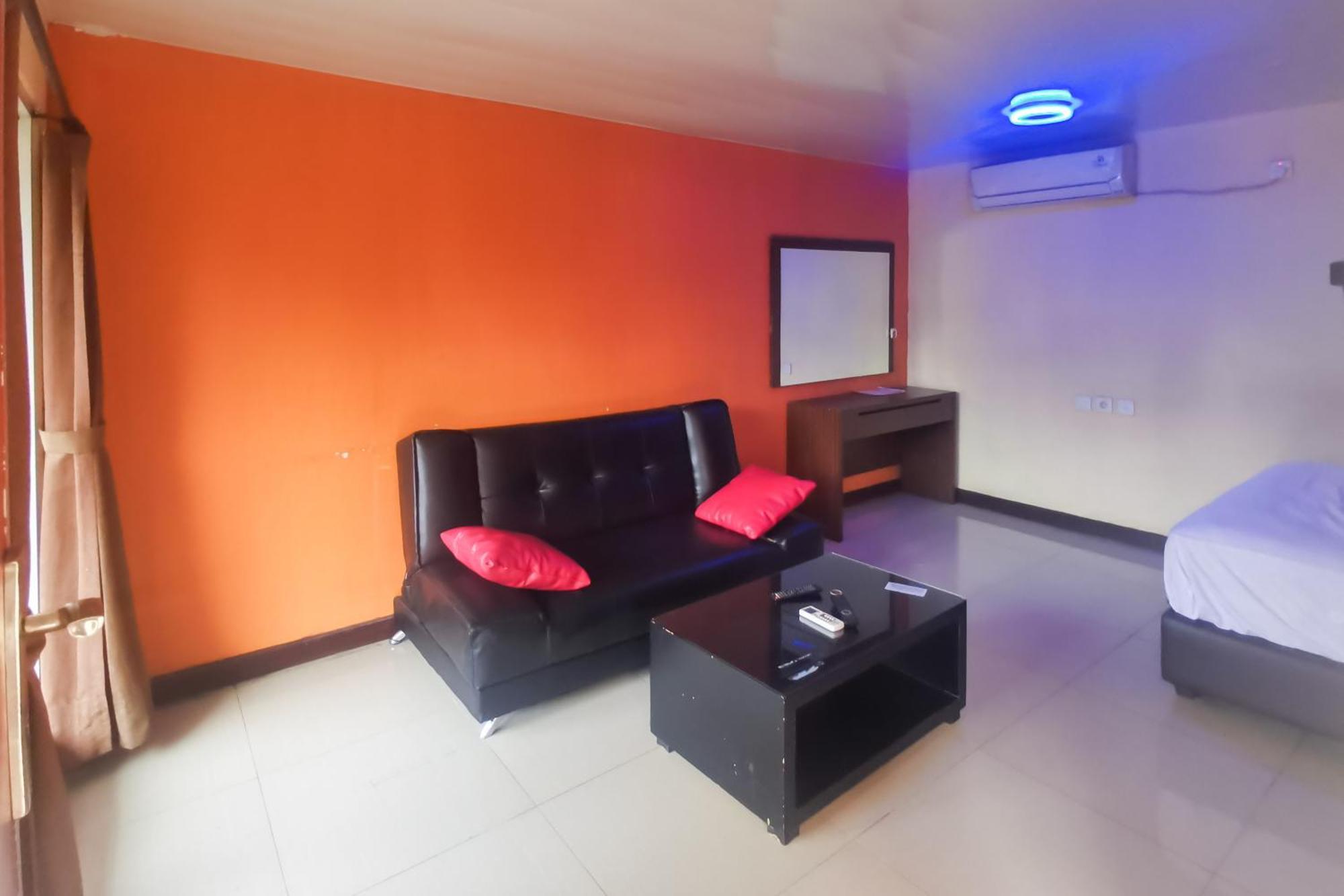 Hotel Container Inn Mitra Reddoorz Gadok Dış mekan fotoğraf