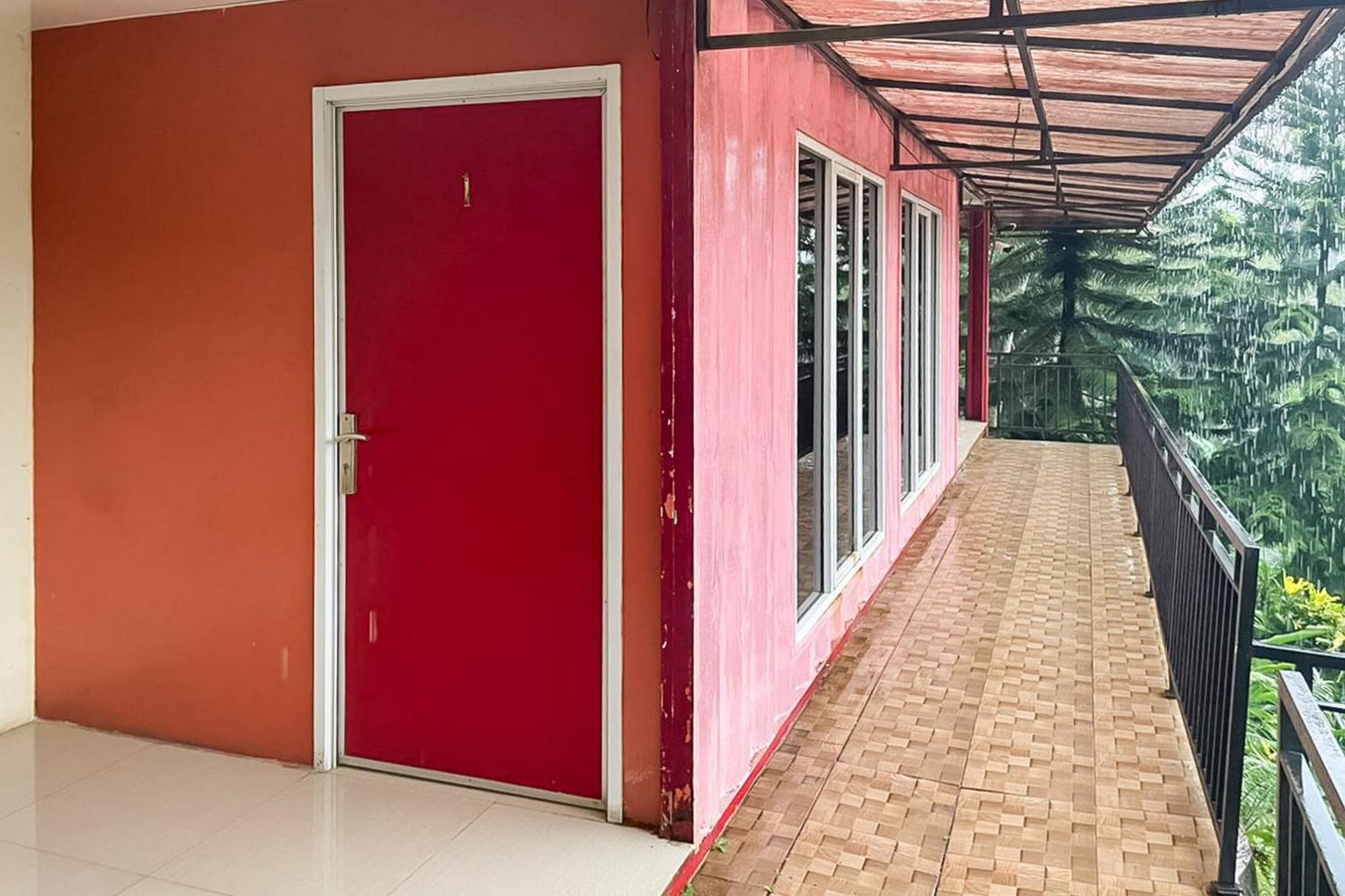 Hotel Container Inn Mitra Reddoorz Gadok Dış mekan fotoğraf