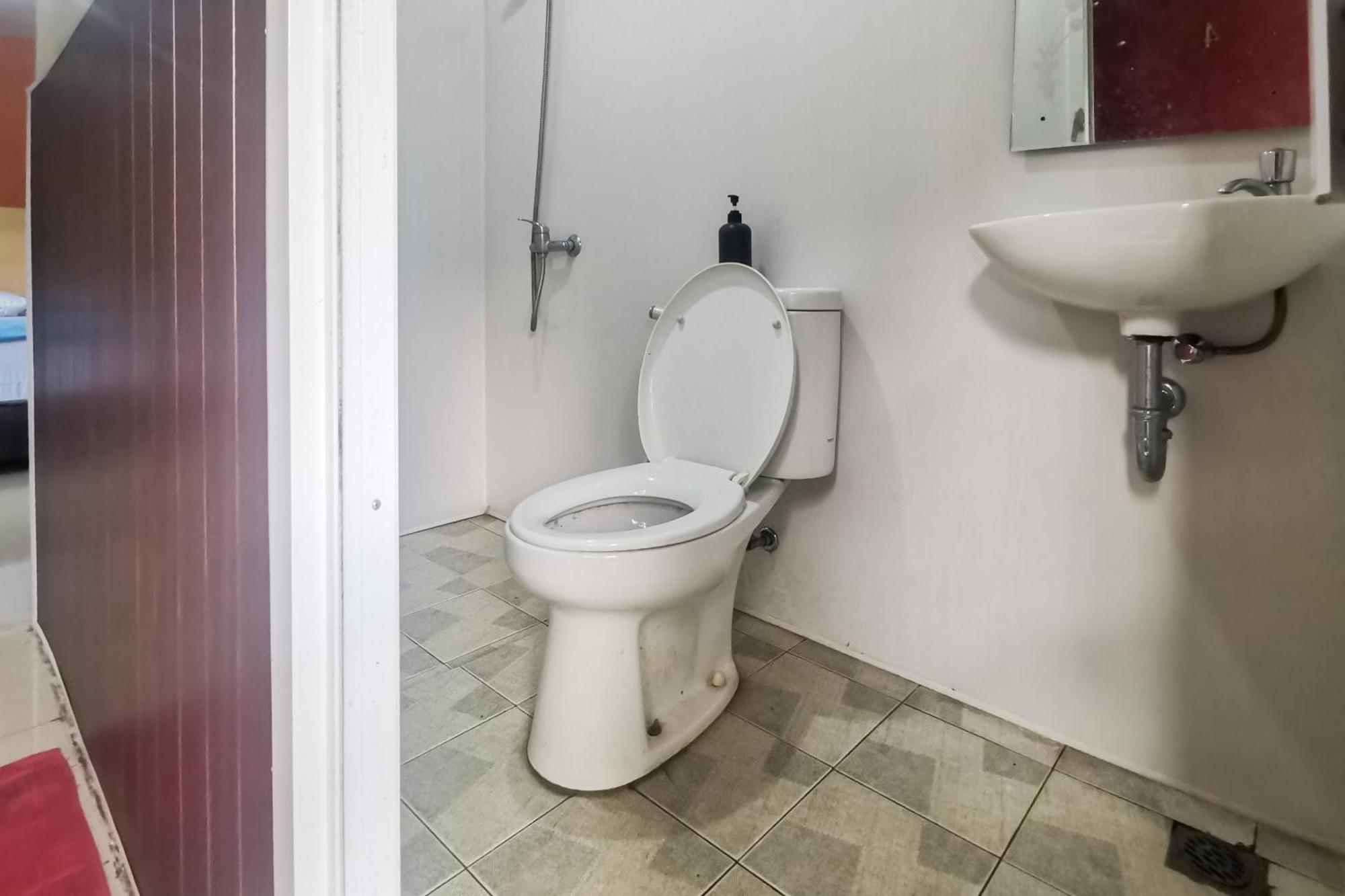 Hotel Container Inn Mitra Reddoorz Gadok Dış mekan fotoğraf