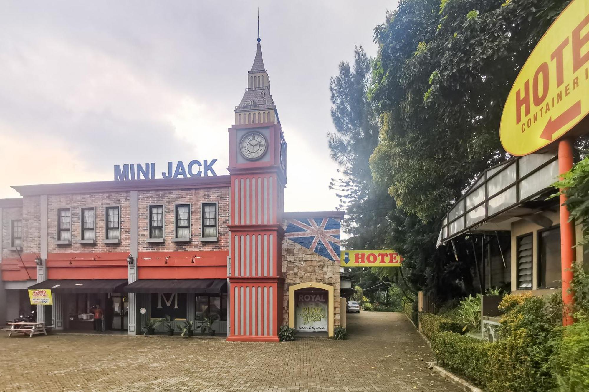 Hotel Container Inn Mitra Reddoorz Gadok Dış mekan fotoğraf