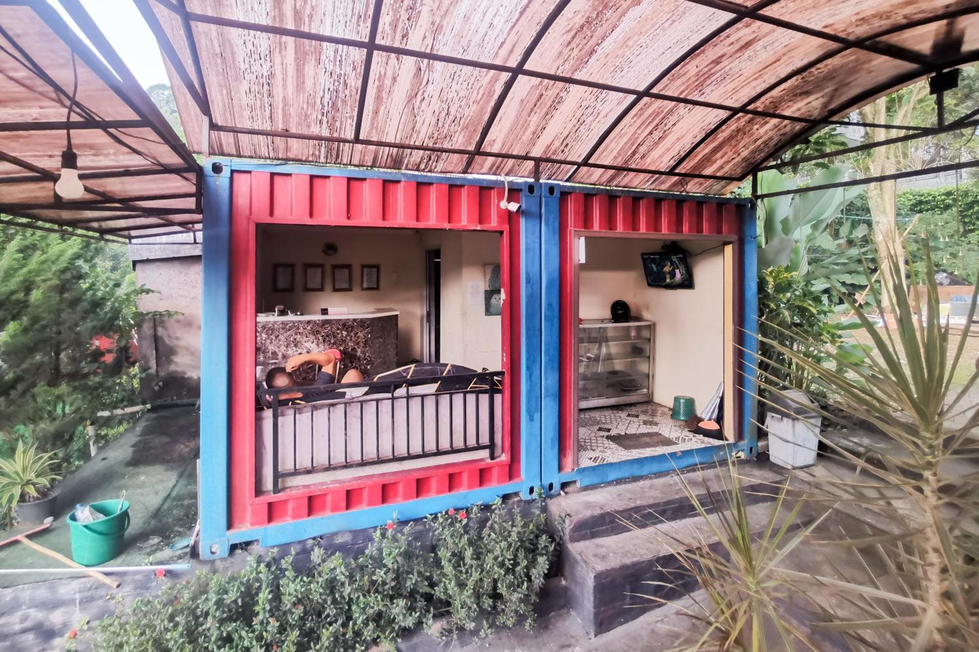 Hotel Container Inn Mitra Reddoorz Gadok Dış mekan fotoğraf
